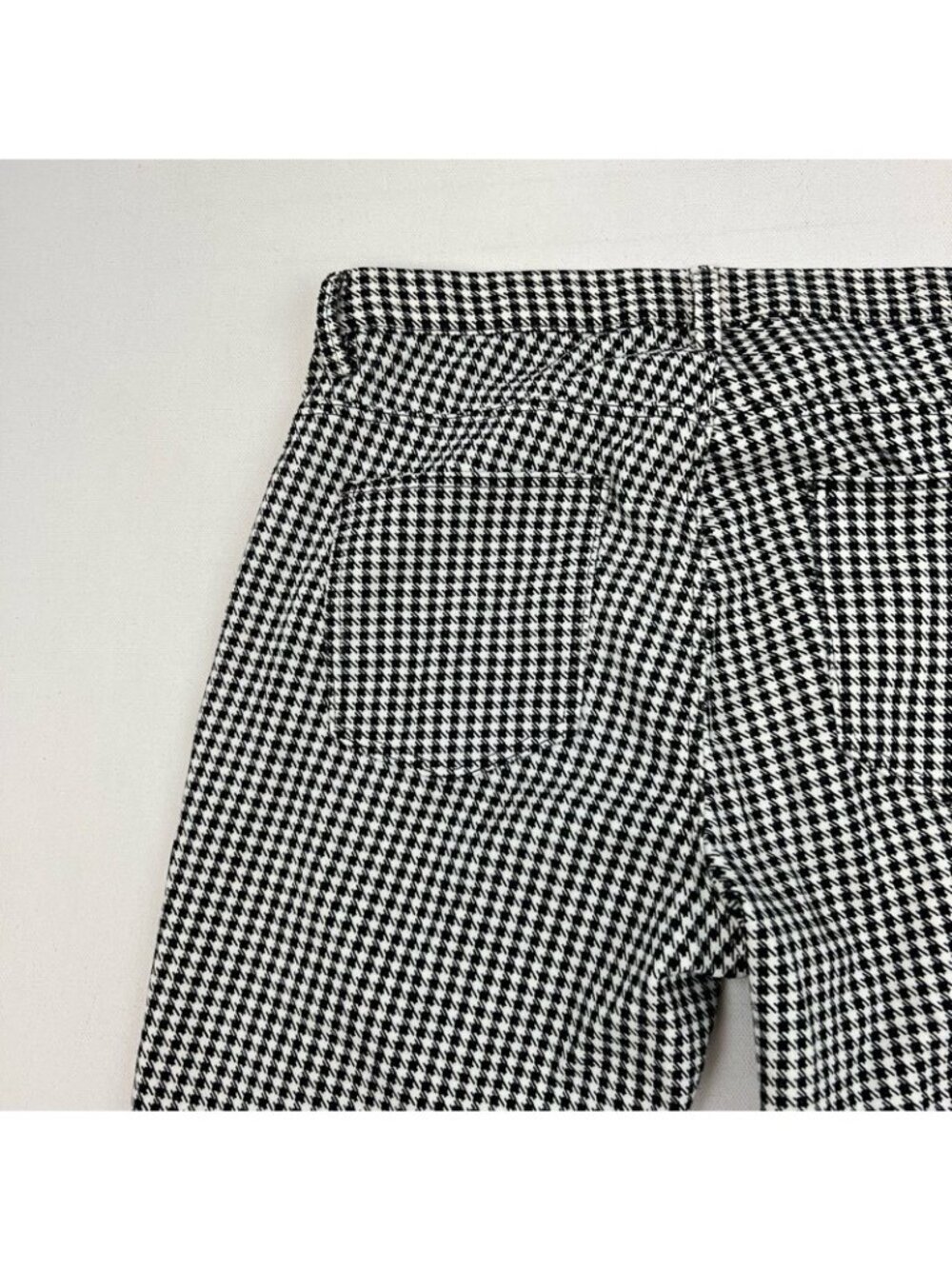 Uniqlo Womens Cropped Pants Black White Houndstooth Cuffed Pockets L Junior - Picture 3 of 11